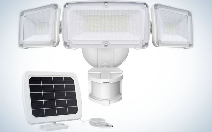  A white machine all that functions as a solar and receives light from the sun and is a light with sensor at night to protect the environment from suspicious movements.