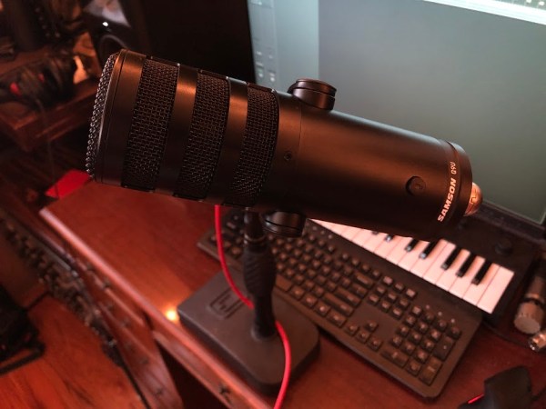 Samson Q9U broadcast mic on desk