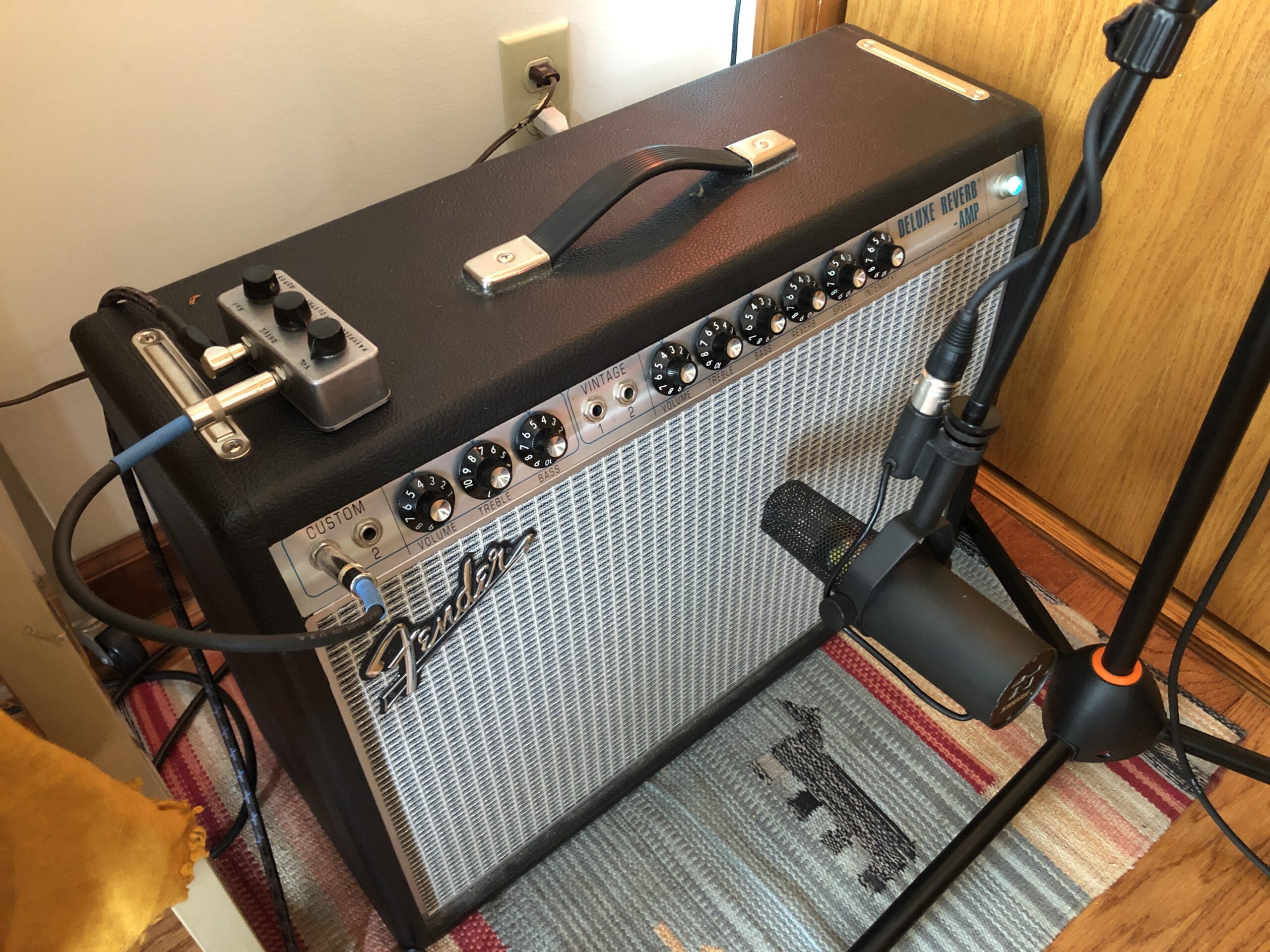 Shure SM7B in front of Fender guitar amp