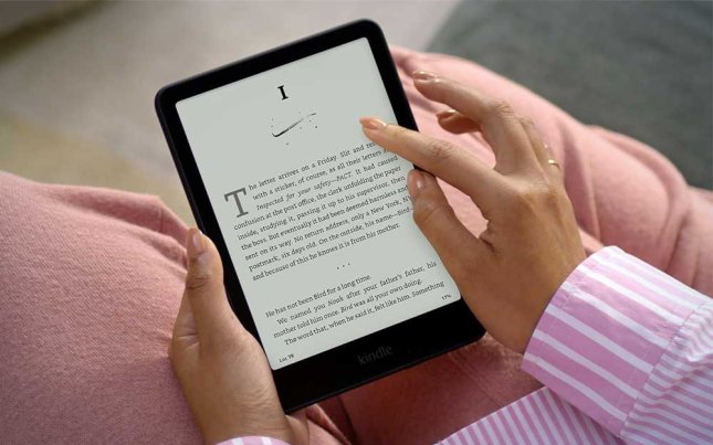 A person sitting and holding the new Amazon Kindle Paperwhite to read an ebook