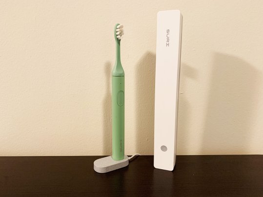 Suri makes the best electric toothbrush that's made with sustainable materials.