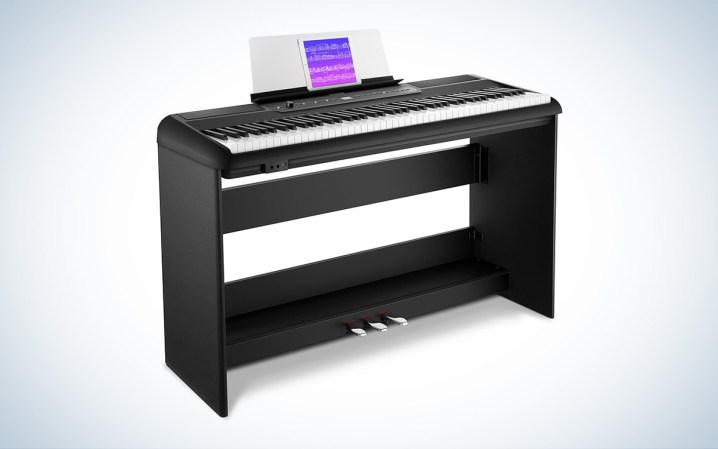  The Donner SE-1 88 beginner keyboard is placed against a white background with a gray gradient.