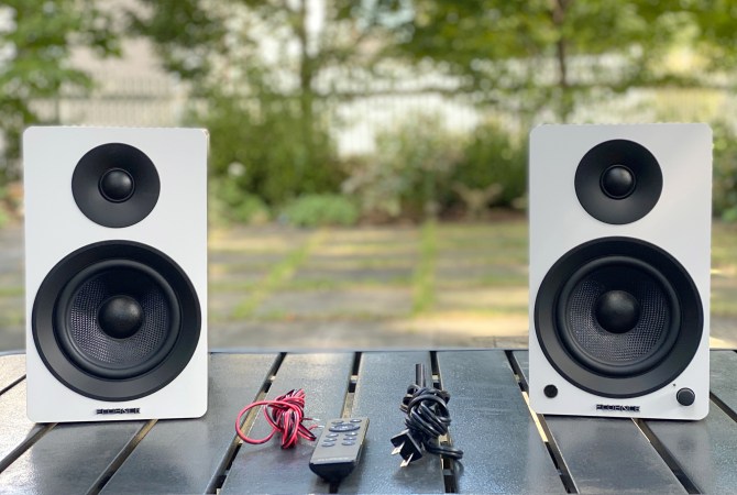  Fluance Ai41 speakers with accessories