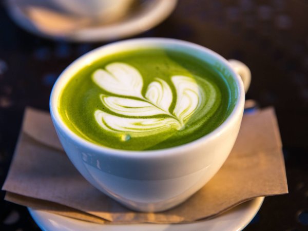 close up photo of a matcha latte cup