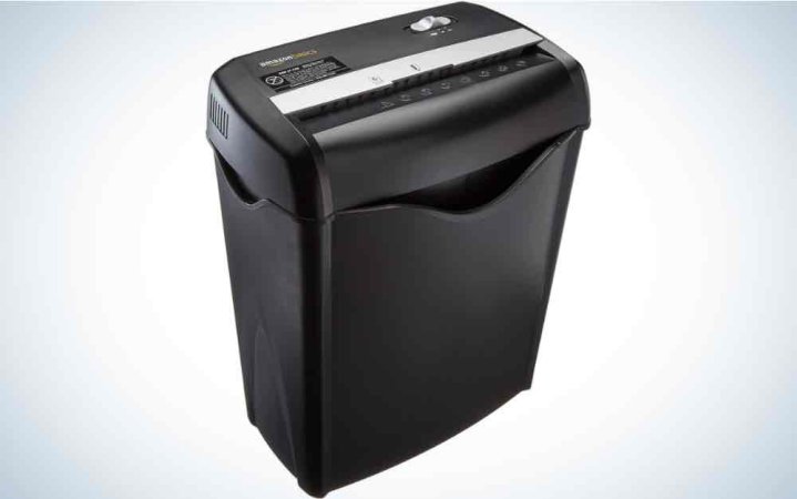  Amazon Basics 6-Sheet Cross-Cut Paper and Credit Card Home Office Shredder