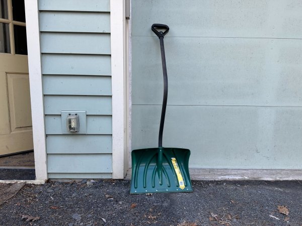  This green Suncast snow shovel is the best ergonomic snow shovel