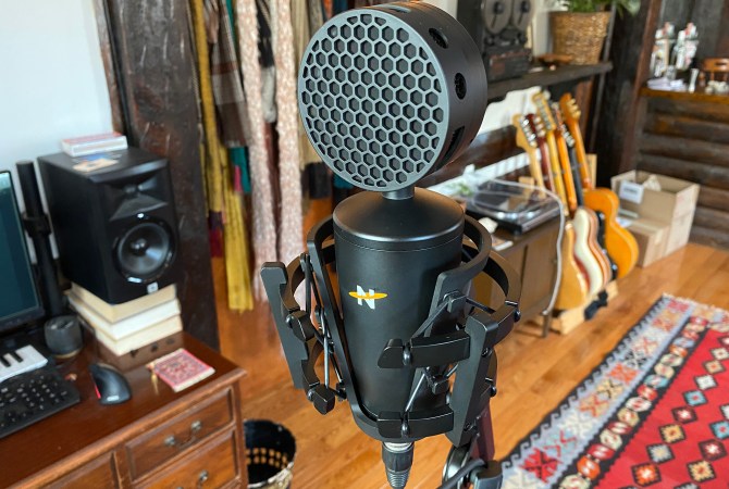 Neat King Bee II on a shockmount in a home studio