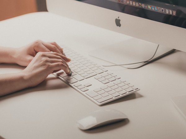 hands-on-desktyping on mac computer