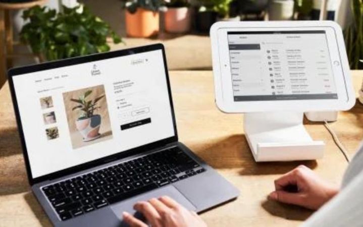  Square Online is the best website builder for small businesses.