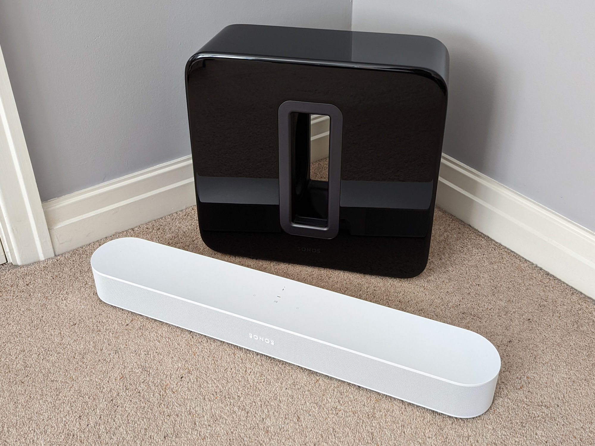 Subwoofer and soundbar sonos