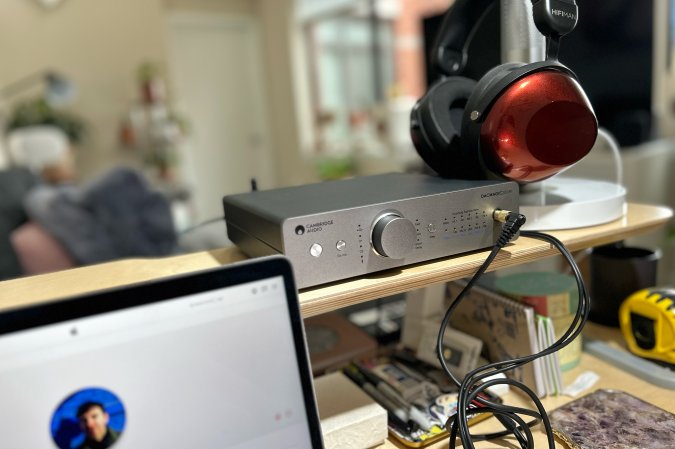  Cambridge Audio DacMagic 200M on a desk with HiFiMAN HE-R9 headphones