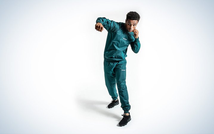  A man shadow boxes wearing the BOXRAW Hagler Professional Sauna Suit 1.0 against a white background