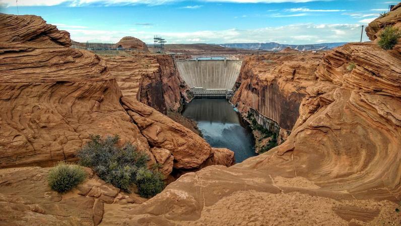 Glen Canyon dam and Arizona bridge.