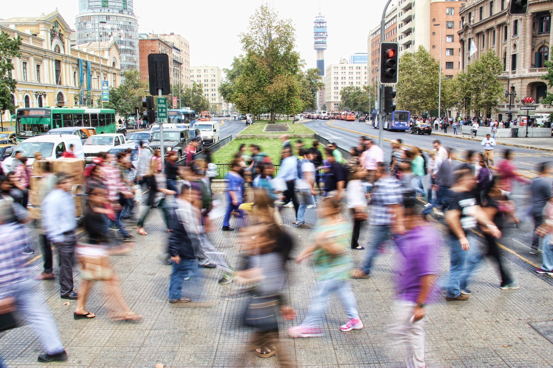 a blurry crowd of people