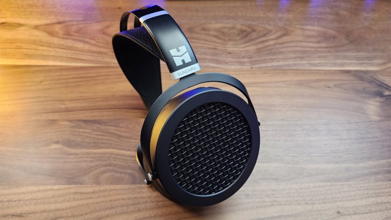  Side view of the HIFIMAN Sundara planar magnetic headphones on a desk