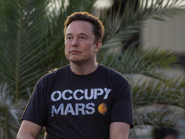 Elon Musk offers to buy Twitter (again)