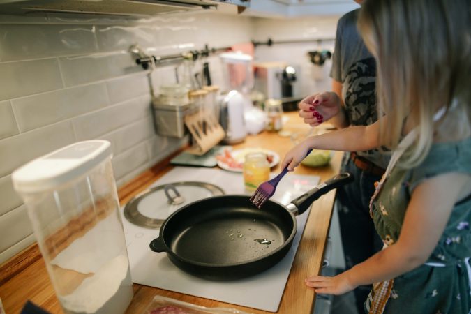 Why you should throw away your non-stick pan the second it cracks