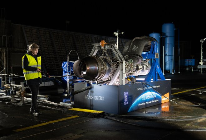 Can airplane engines run on hydrogen? A recent ground test showed good results.