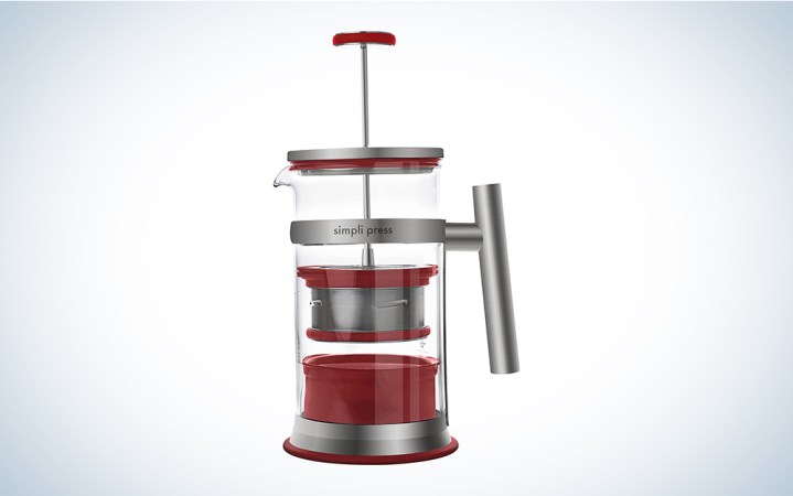  A red Simpli coffee press on a blue and white background