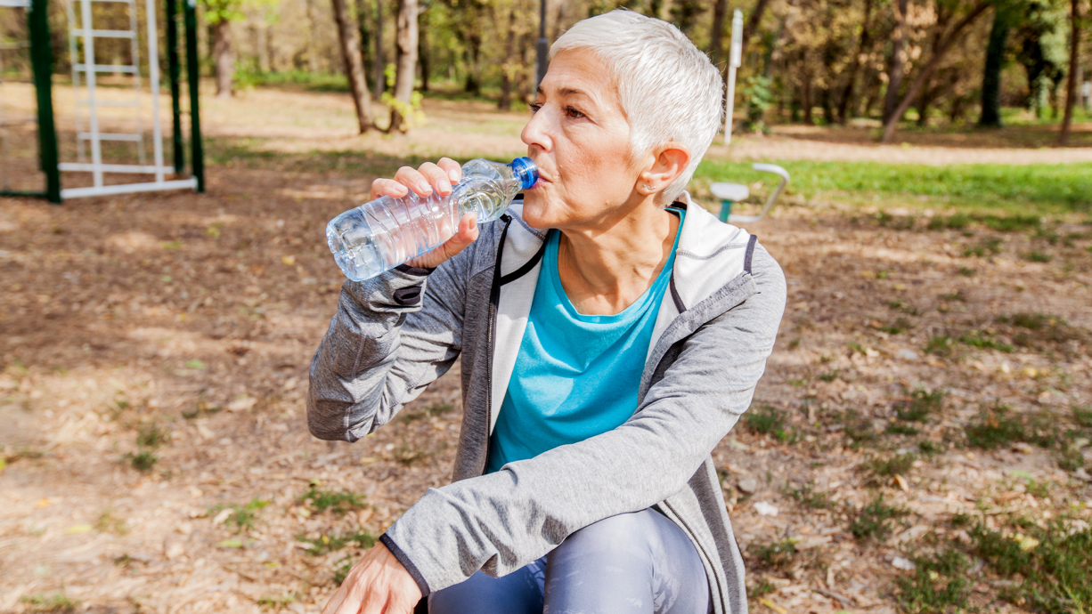 Drinking enough water linked to healthy aging | Popular Science