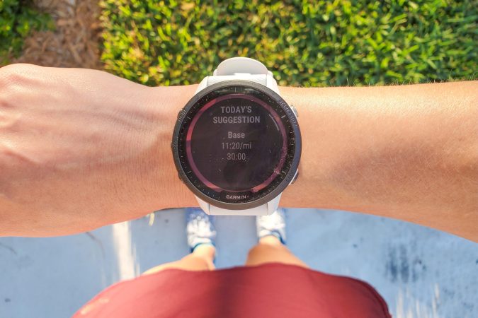  Garmin Forerunner 955 is the ideal watch for athletes.