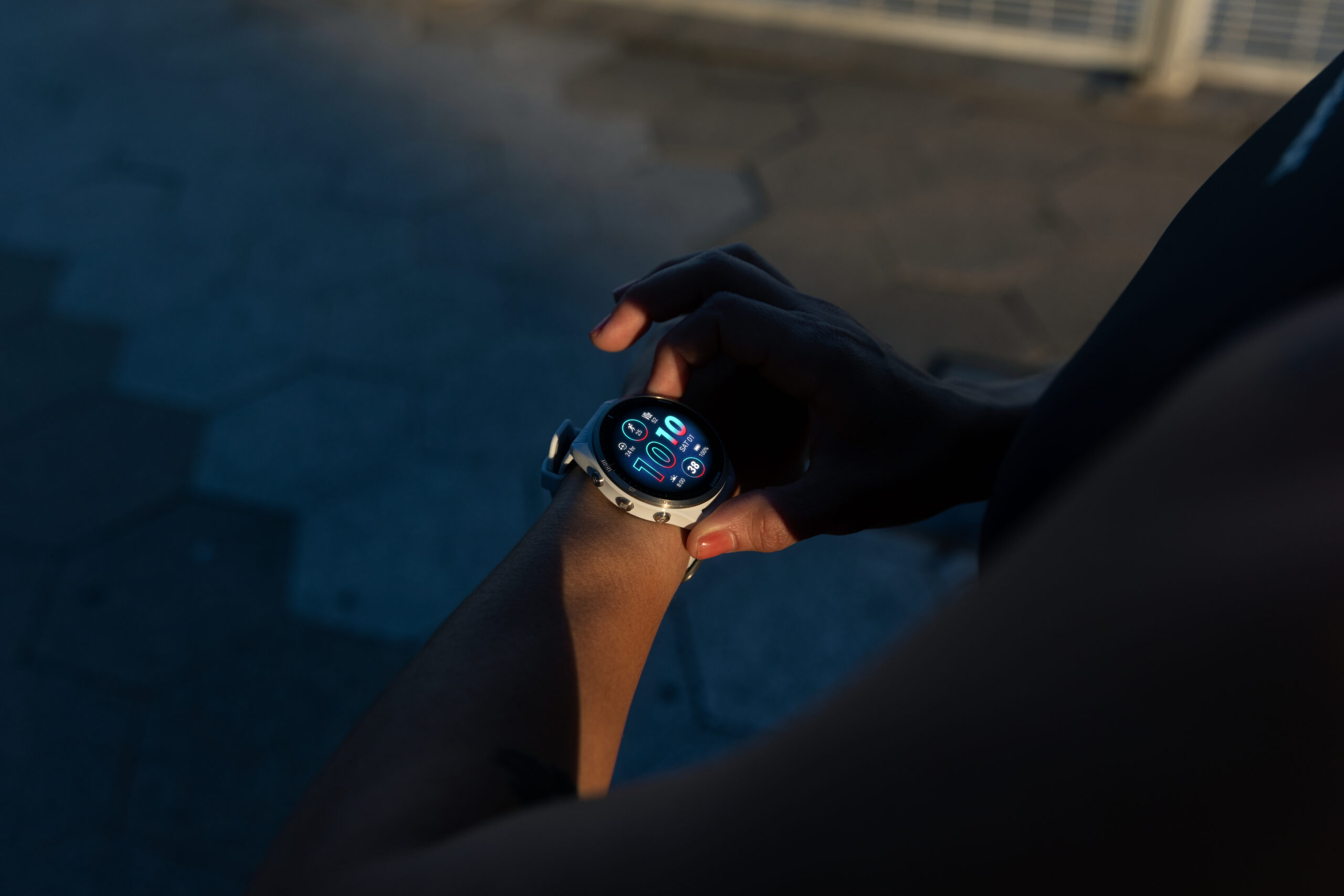 Forerunner 965 AMOLED display lit up on a wrist at dusk