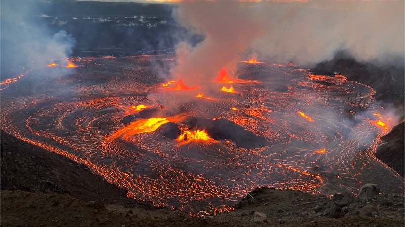 Hawaii’s iconic volcano Mount Kīlauea erupts | Popular Science