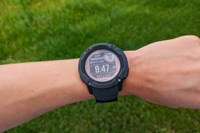  Garmin Instinct 2X Solar on a wrist