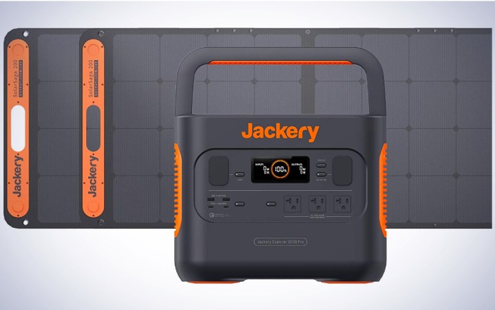  Jackery Solar Generator 2000 PRO Capacity with 2X SolarSaga 200W