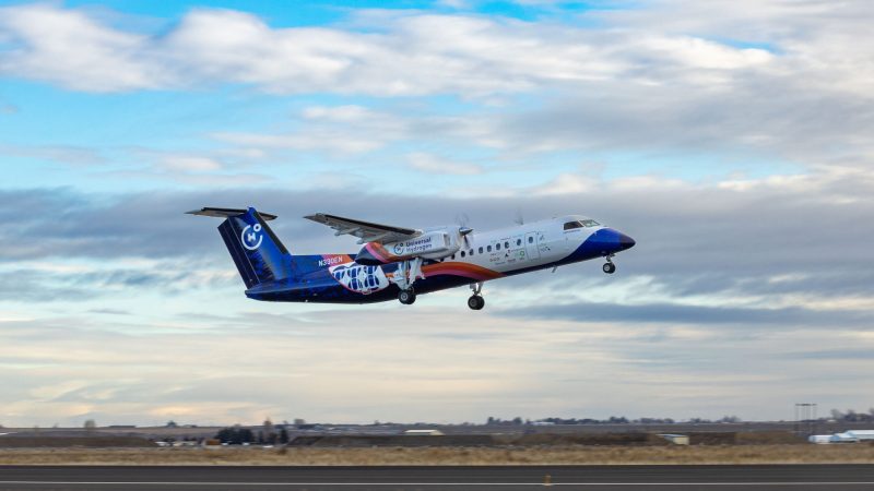 Universal Hydrogen propellor plane taking off from runway