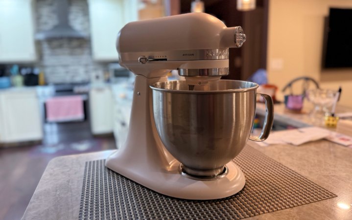 KitchenAid Artisan Series 5 Quart Tilt-Head Stand Mixer