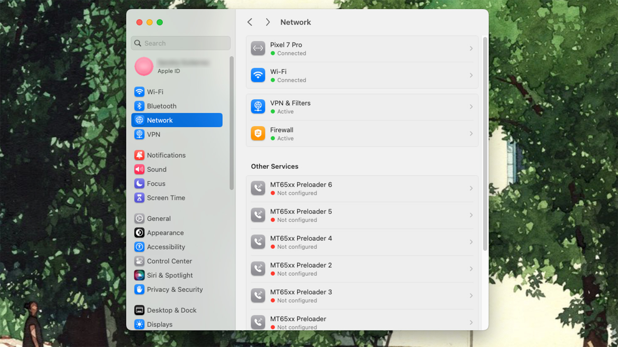 Screen showing macOS's network settings and a connection to a USB hotspot.