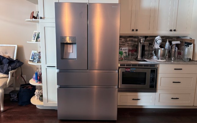 Hisense's HRM260N6TSE in a kitchen.