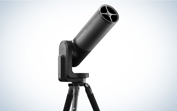  A Unistellar equinox 2 telescope on a plain background.