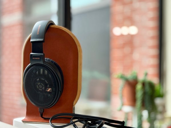 Sennheiser 660-S2 headphones displayed on a stand.