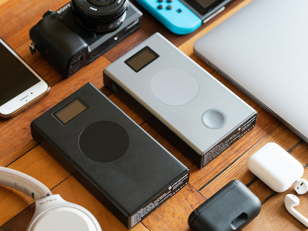 Powerbanks and things that need charged on a desk.