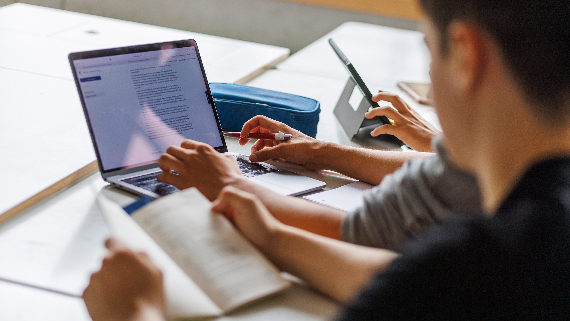 students using AI in class