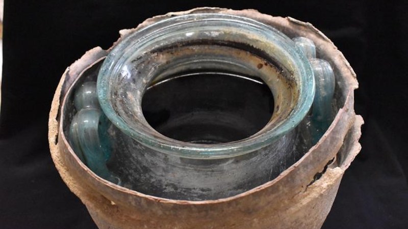 Roman wine urn