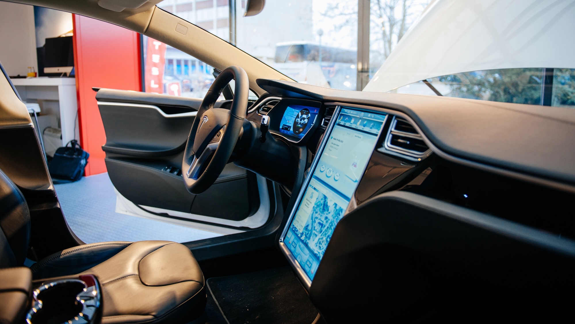 Tesla patenta tecnología de autolimpieza para sus robotaxis que aún no existe