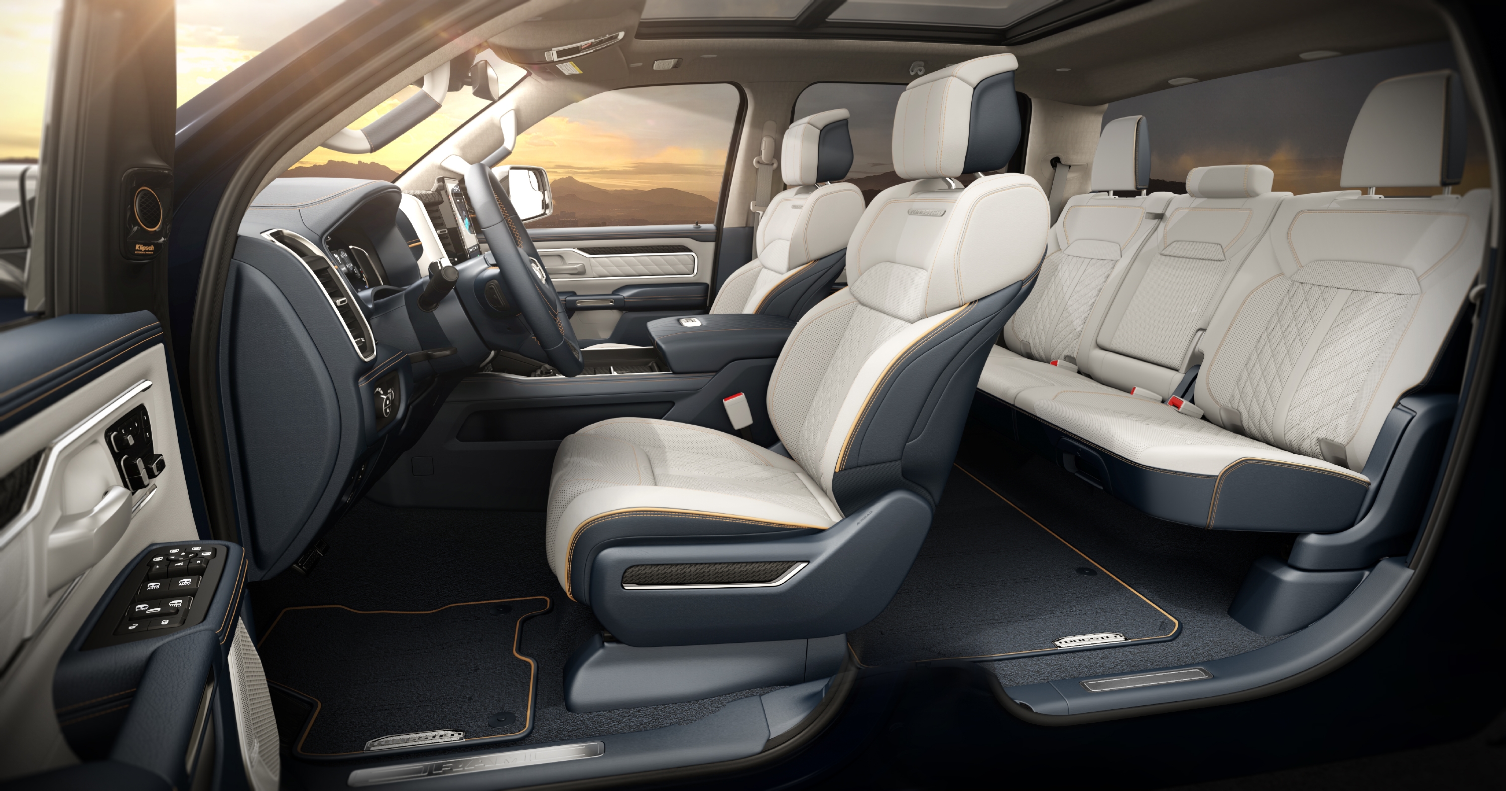 2025 Ram 1500 REV Wolfraam interieur