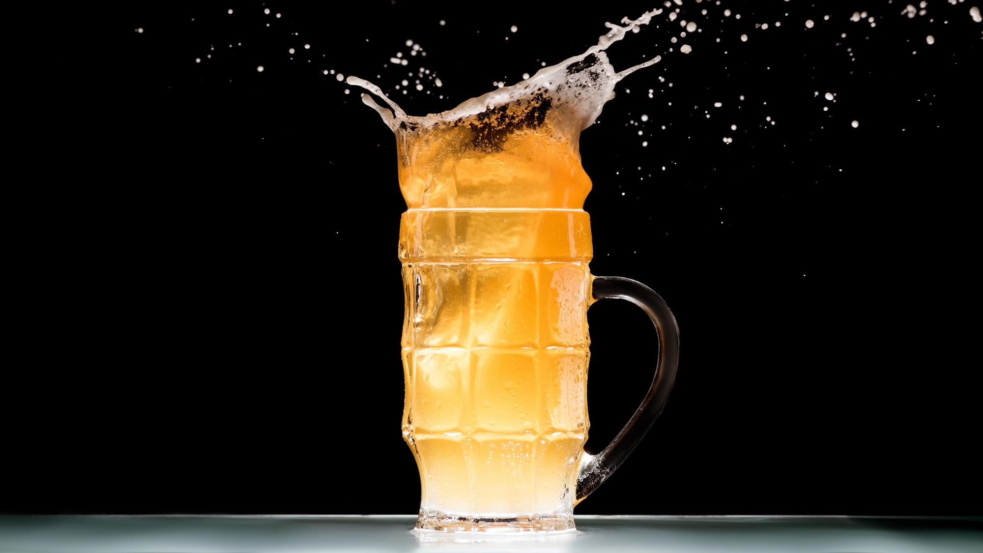 Mug of beer splashing