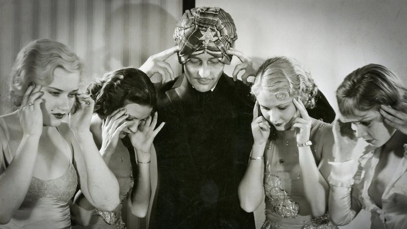 Still from The Mind Reader (1933).