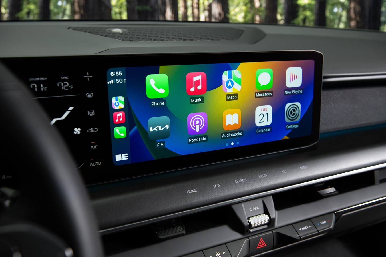 Infotainment EV9 GT-Line 2024 dengan apple carplay terbuka