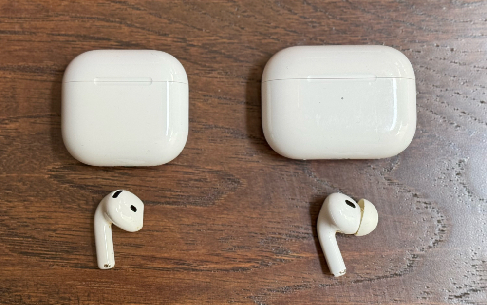 AirPods 4 met actieve ruisonderdrukking versus AirPods Pro 2.