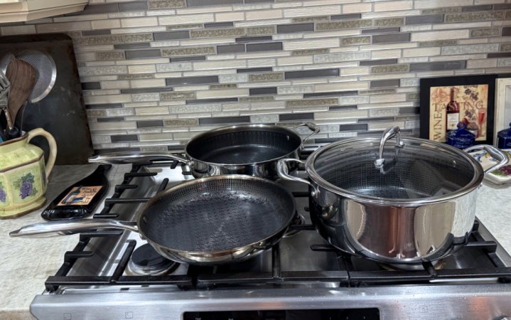  Hell's Kitchen Hybrid 5 Pc Cookware Set on an gas range.