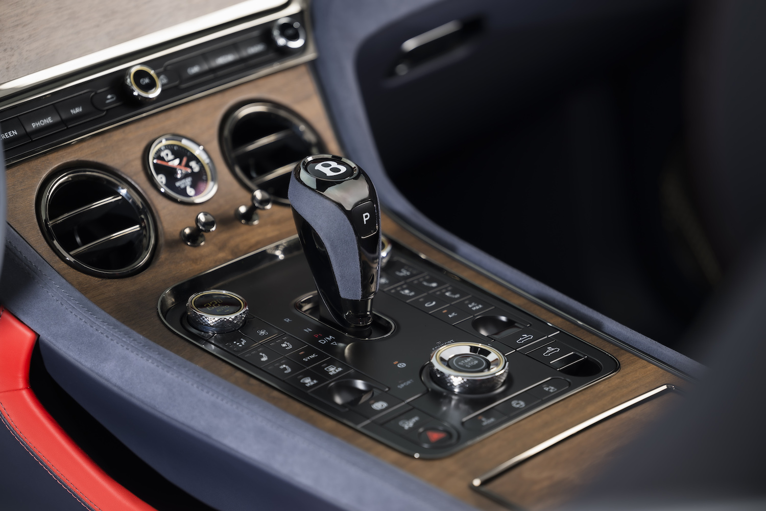 the gear shift panel 