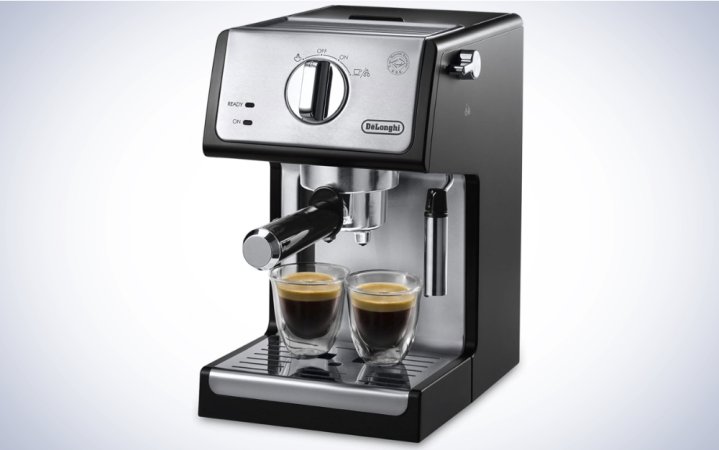  De'Longhi 37 Ounce Bar Pump Espresso and Cappuccino Machine on a plain white background.