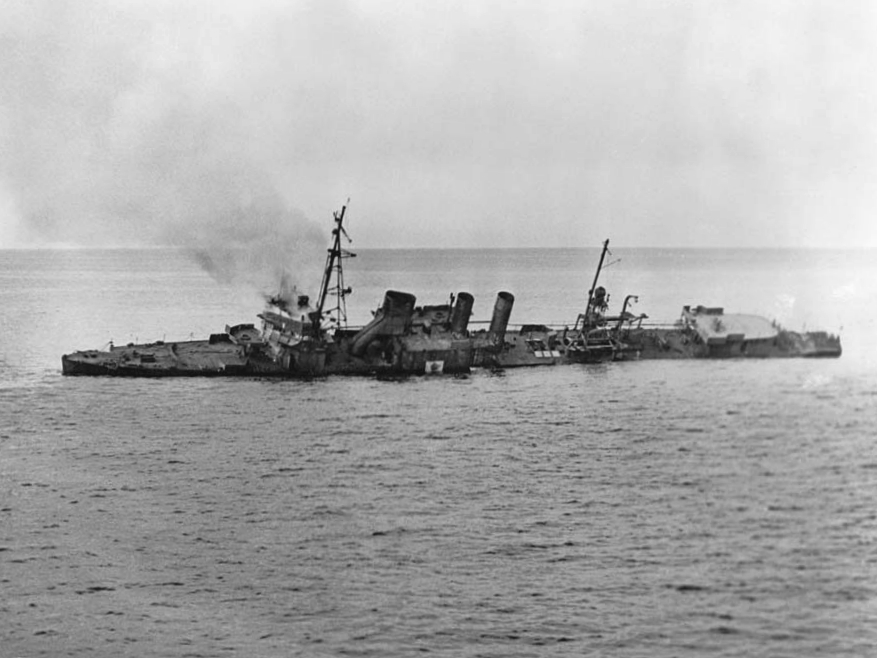 The USS Stewart, seen sinking during its final scuttling by the US Navy. Credit: US Navy / Ocean Infinity