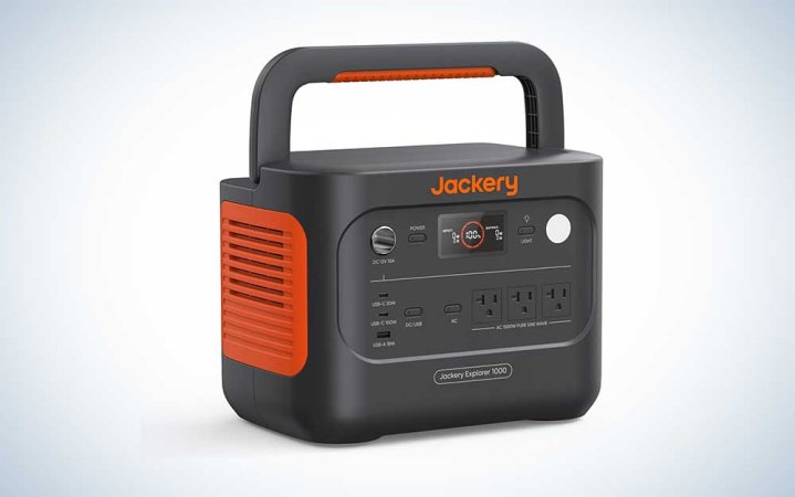  A Jackery Explorer v2 solar generator on a plain background.