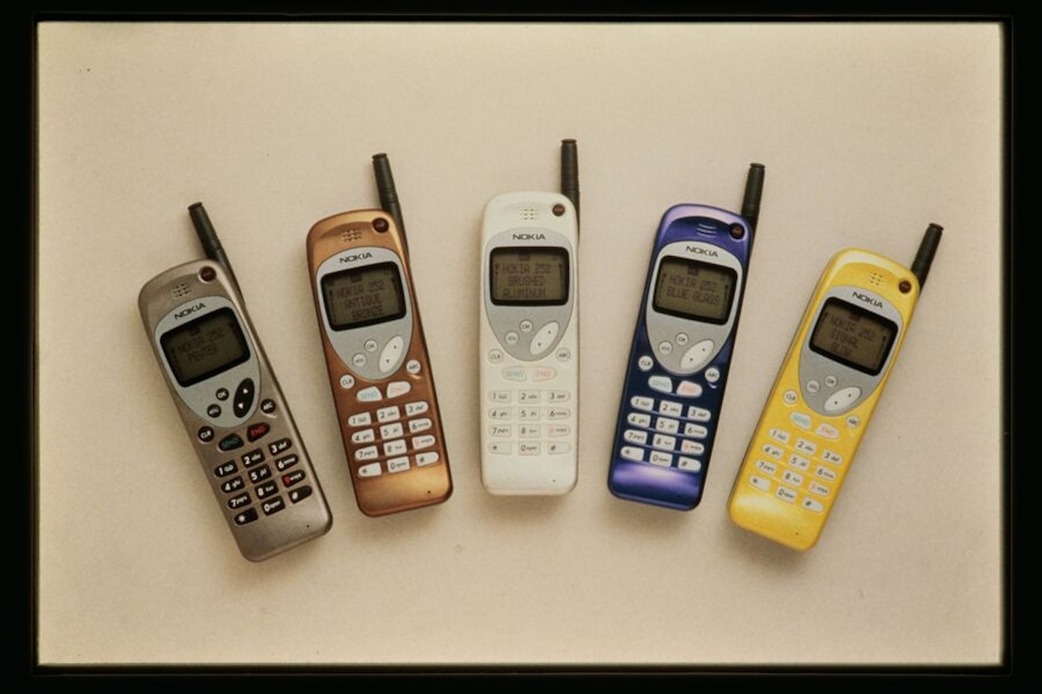 Nokia 252 in five different colors